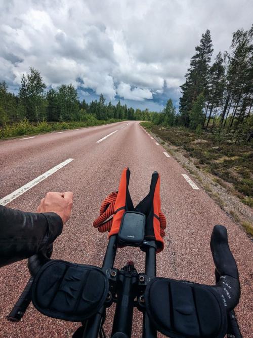 /the-cyclist-diary-v2/adventures/northcape4000/comme-des-poissons-dans-leau-/rKHQLs3F_hu10730480594346484117.jpg